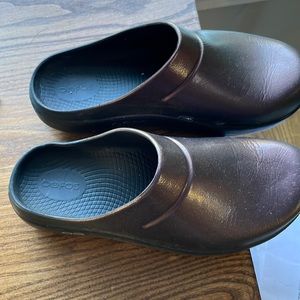 COPY - Purple oofos